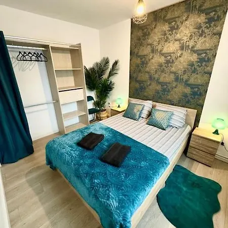 Confortable T4 Equipe A - 200m Metro Apartment