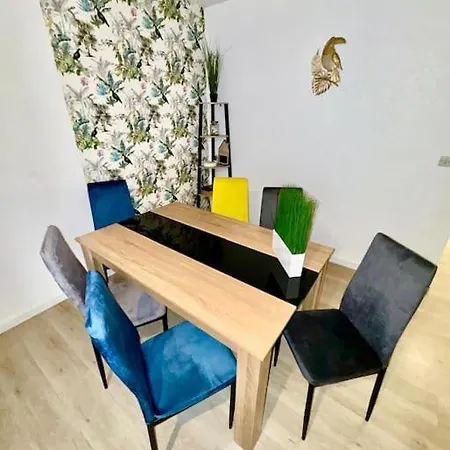 Confortable T4 Equipe A - 200m Metro Apartment *