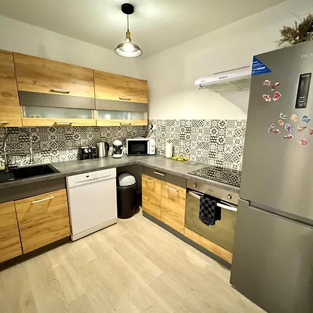 Daire Confortable T4 Equipe A - 200m Metro *